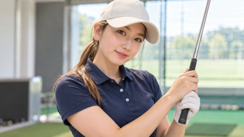 ブラウンのまとめ髪とネイビーのウェアを着た女性ゴルフ講師の人物イメージイラスト